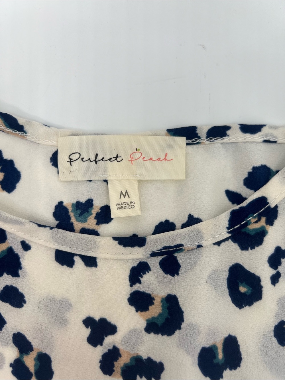 Perfect Peach White Navy Leopard Print Flutter Sleeve Top M Medium - Picture 6 of 8